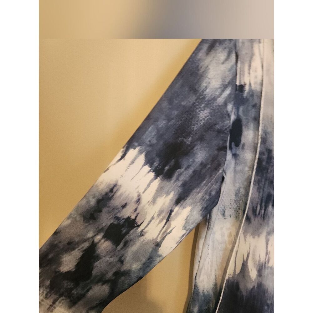 F36 Modes Crystal Fashions Blue Tie-Dye V-Neck Top with shark tooth hem - Picture 8 of 15